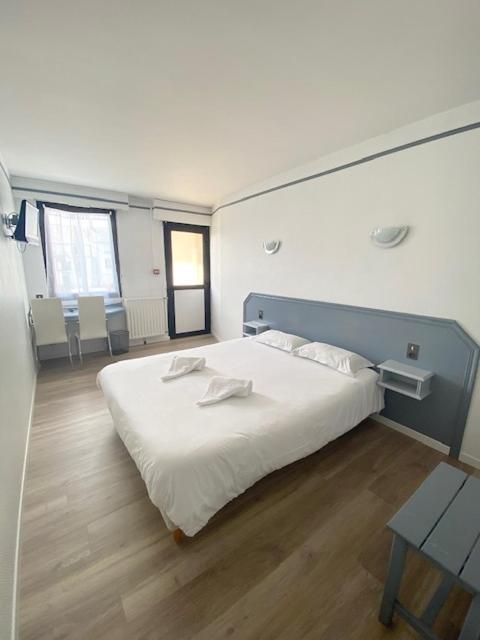 Hotel La Tour Des Anglais Mayenne Luaran gambar