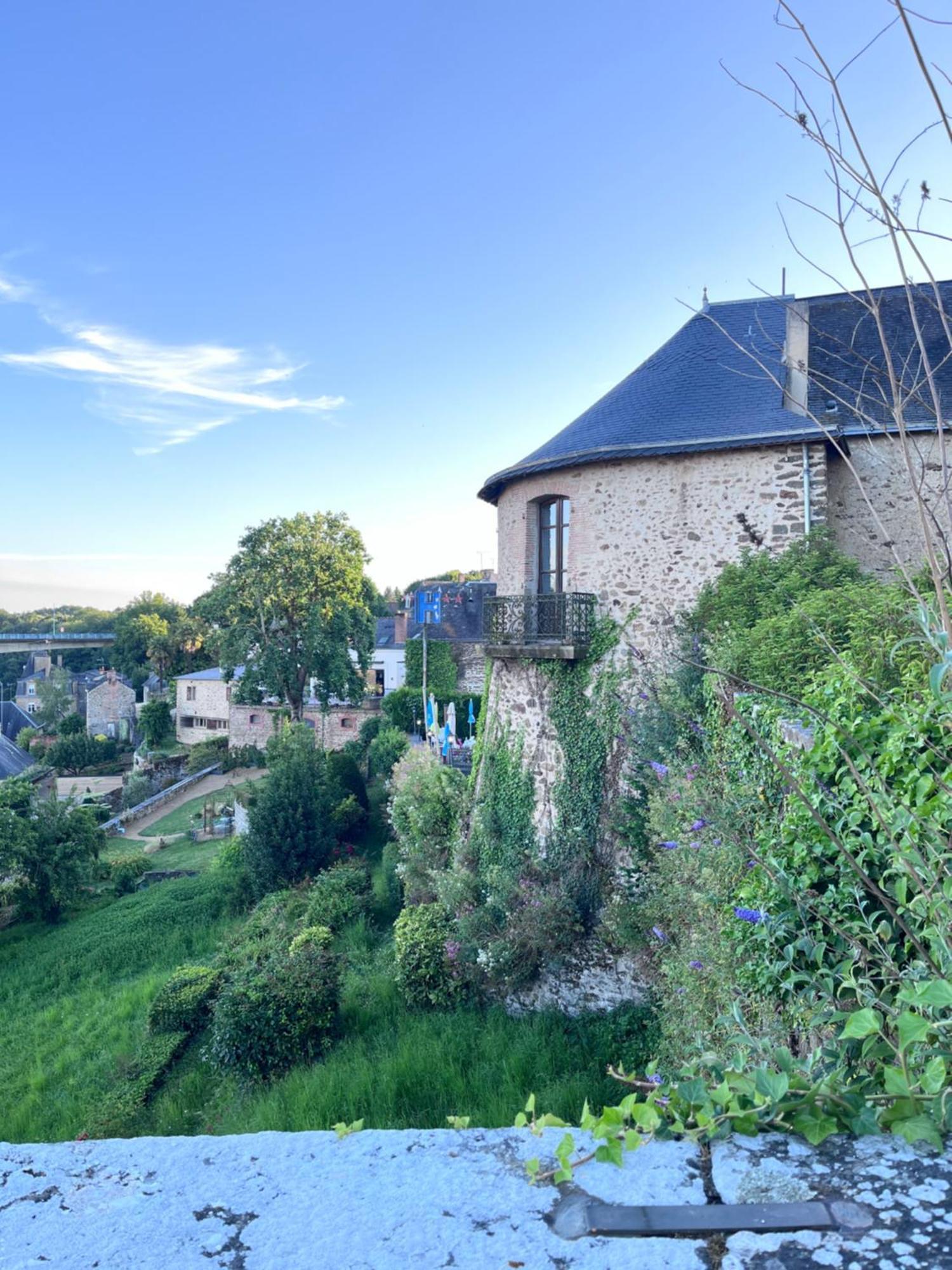Hotel La Tour Des Anglais Mayenne Luaran gambar